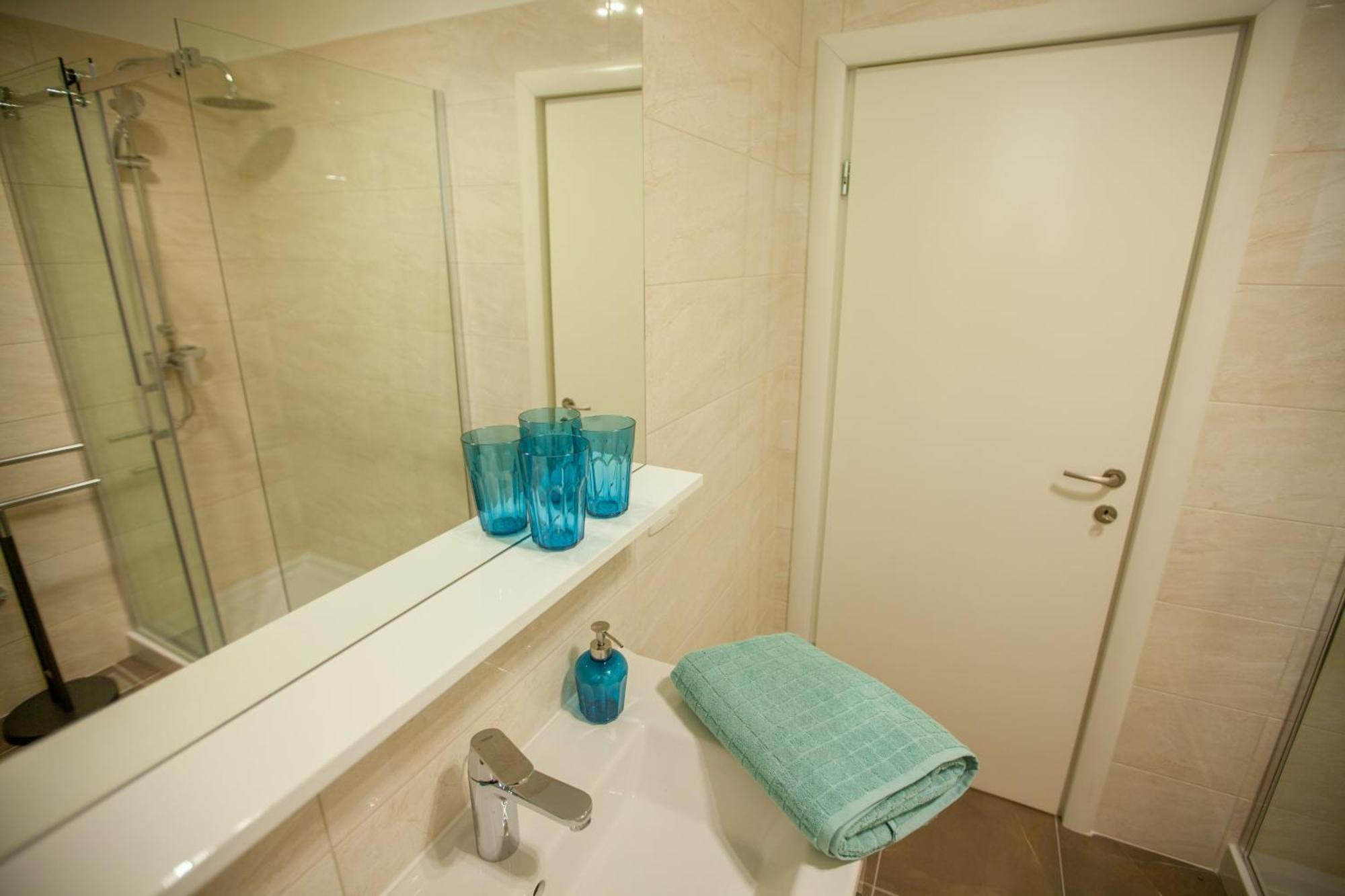 Apartments Villa Iva Ravni Bilik gambar