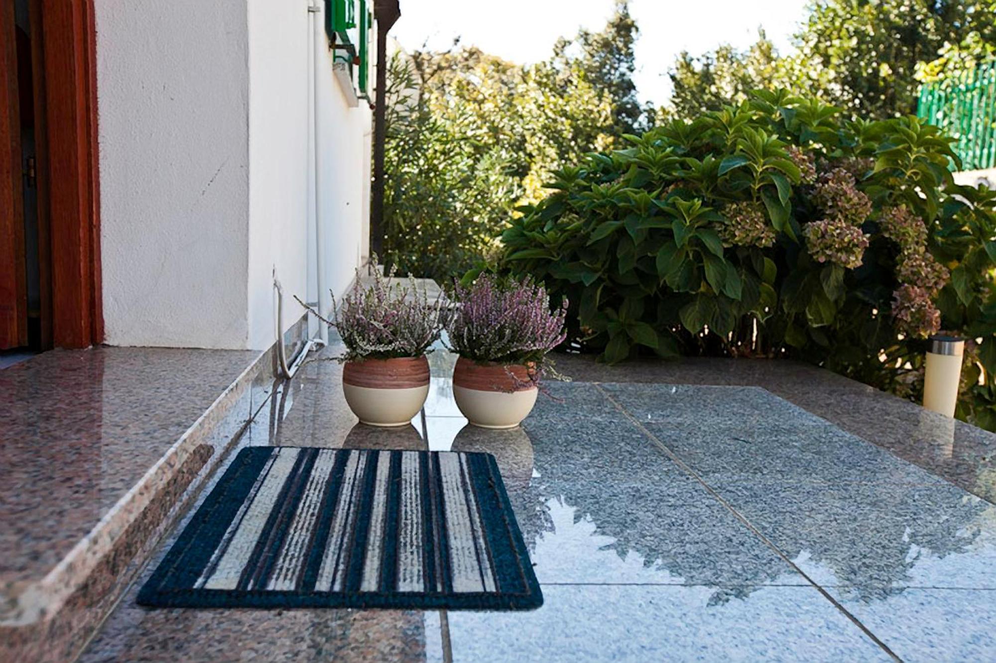 Apartments Villa Iva Ravni Bilik gambar